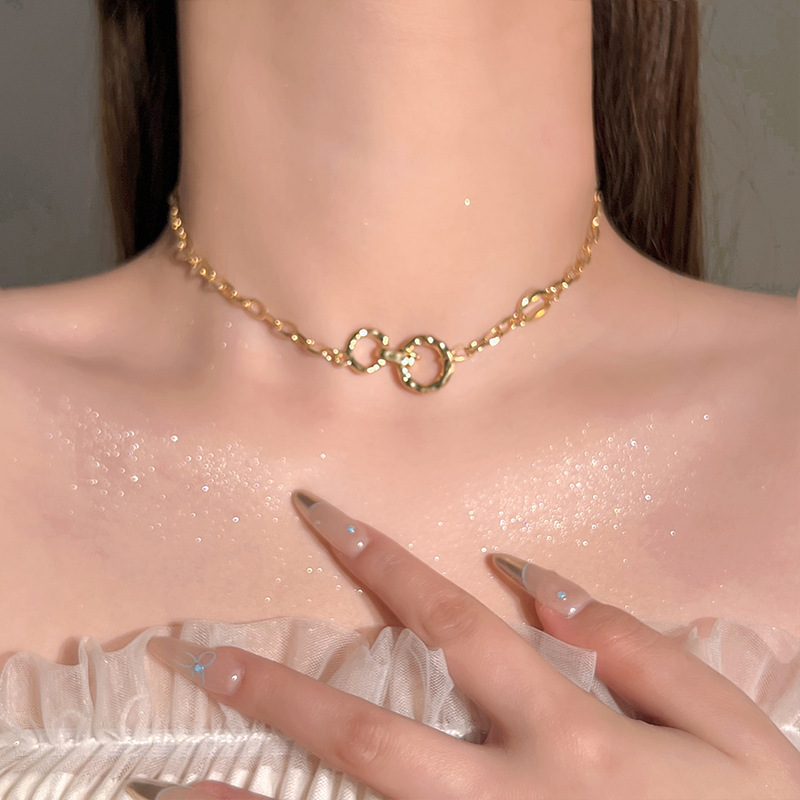 A new niche design, a classic and versatile irregular collarbone chain necklace in golden Chinese style with a retro charm Specification drawing