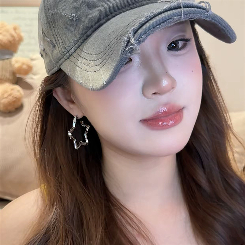Silver five-pointed star large ear ring earrings, 2025 new style, light luxury and high-end feel, ear studs, versatile and elegant, hot girl earrings Application Scenario