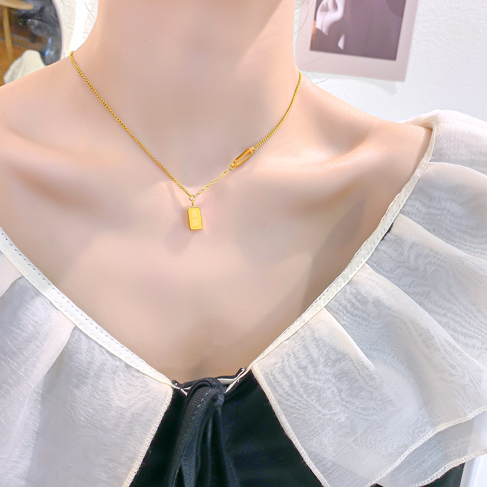 GOLD and silver small gold brick titanium steel necklace of the same style as Douyin, non-fading, light luxury spliced collarbone chain, personalized accessory Specification drawing