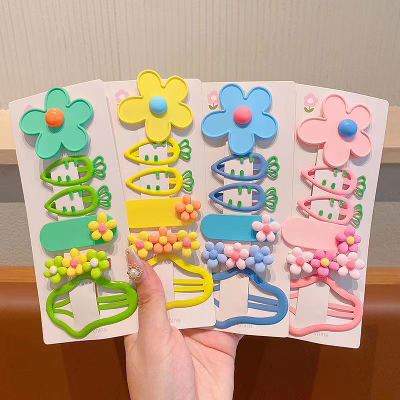 Children's candy-colored cloud hair clips, hollowed-out broken hair clips, BB clips, cute side hair clips at the back of a little girl's head details Picture