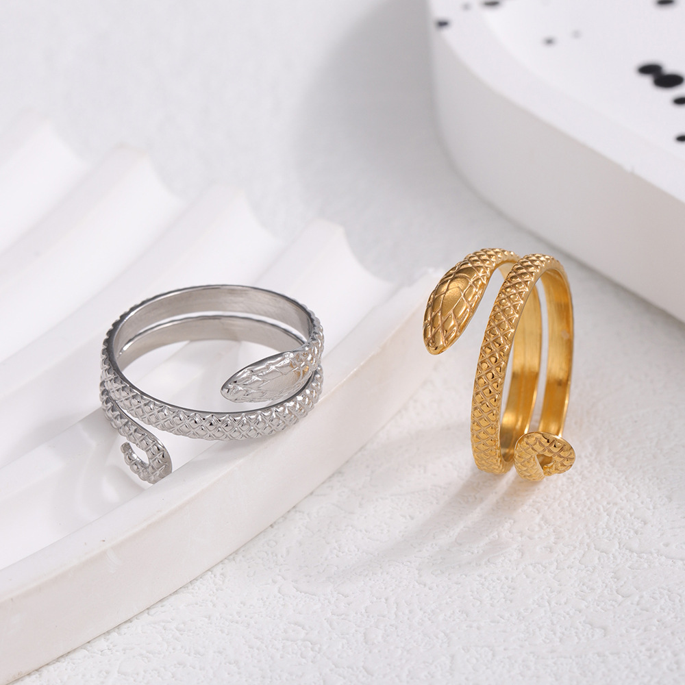 Wholesale of cross-border snake-shaped titanium steel rings for women with a light luxury and high-end feel, gold-plated and non-fading open stainless steel rings Application Scenario