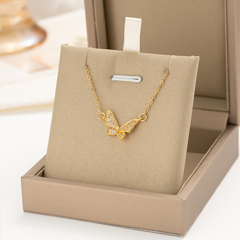 Korean version simple diamond-encrusted small butterfly titanium steel necklace, women's fashionable and light luxury design sense collarbone chain, versatile accessory for Internet celebrities full figure