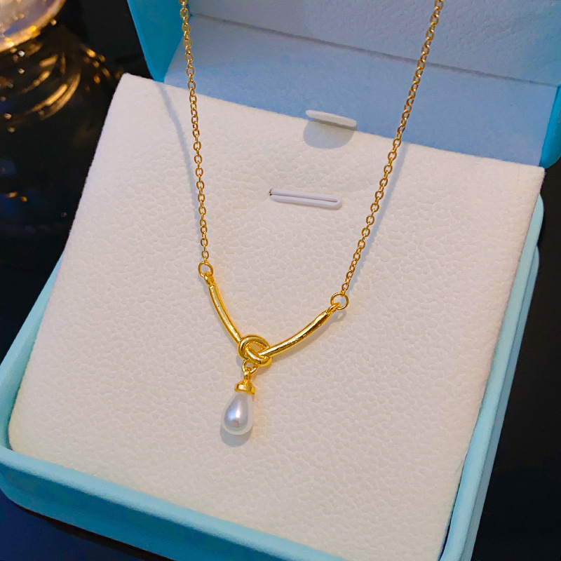Titanium steel simple knot pearl necklace, fashionable and individual collarbone chain, niche design, elegant and versatile accessory Specification drawing