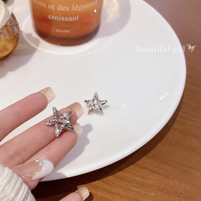 S925 Silver needle exquisite Super Sparkling hollowed-out five-pointed star earrings, a high-end design with a cold and elegant style for women, and a unique and versatile accessory Application Scenario