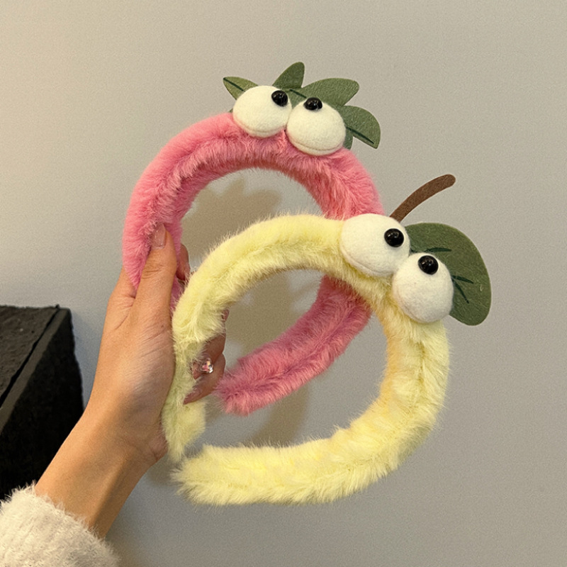Fluffy eye headband, cute cartoon pink strawberry hairpin, energetic girl high head headband, hair tie and hair accessory full figure