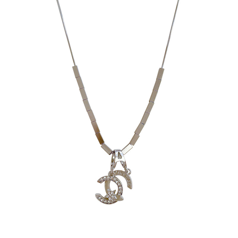 Little Xiangfeng! C-shaped zircon sweater necklace, a light luxury and niche design for women, a high-end hoodie chain, autumn and winter accessories Item Picture