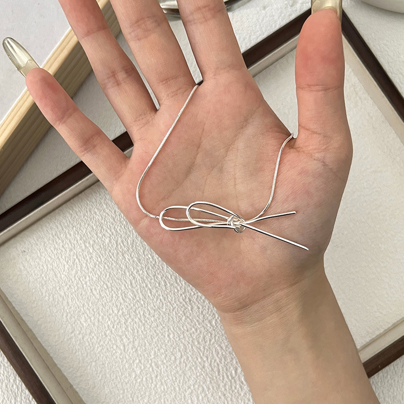 A high-end and cute little bee ring, a retro wide-sided patterned ring for women, a simple and popular open-mouthed index finger ring from Thai Bank Specification drawing