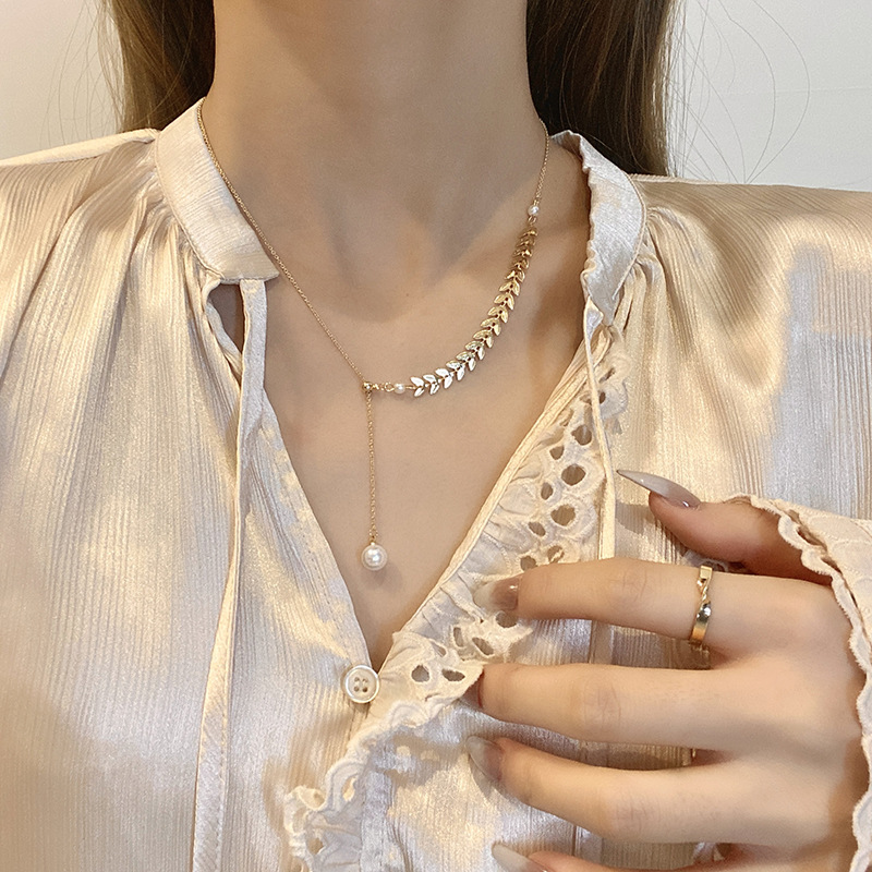 Japanese and Korean style wheat ear pearl necklace, ins fashion, retro, versatile, light luxury collarbone chain, personalized and trendy pendant accessory details Picture