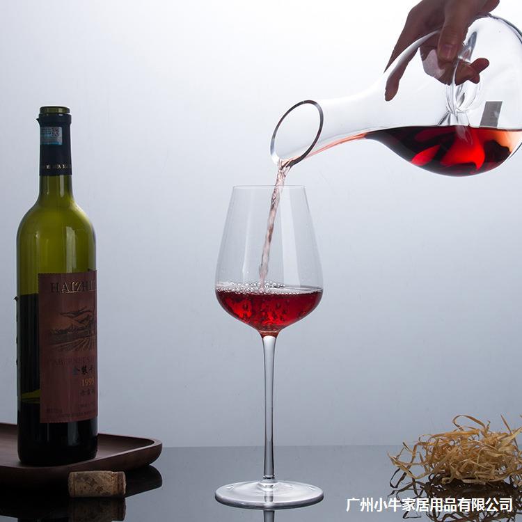 Wholesale of high-end European-style glass wine decanters, hand-blown wine dispensers, wine pouring vessels, wine jugs and wine utensils from manufacturers Application Scenario