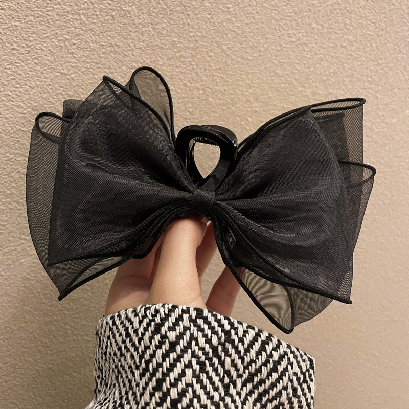 Black bow hair accessory, large grappling clip, fugitive princess headwear, popular high top hairpin, shark clip at the back of the head Application Scenario