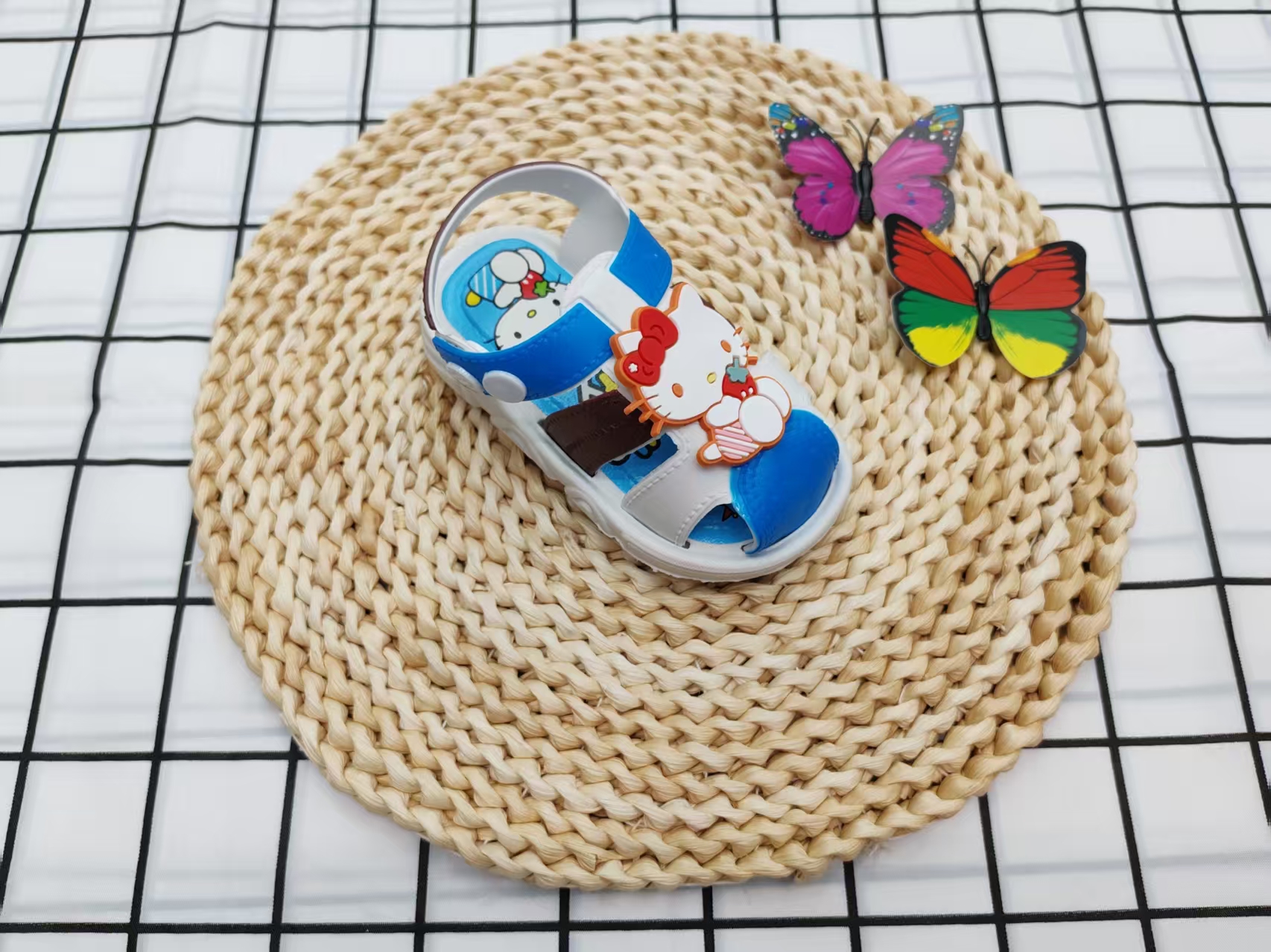 Baby headband sandals with soft soles and anti-slip properties will make noise when walking details Picture