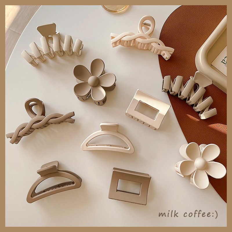 French retro milk coffee color hair clips, large shark hair clips at the back of the head, simple and elegant headwear, hair grabber Application Scenario