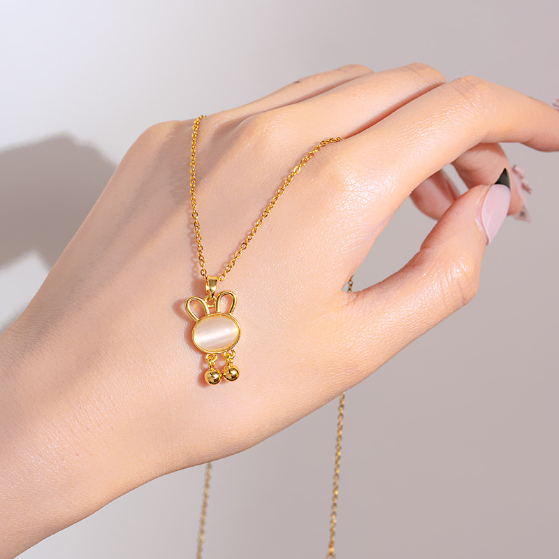 Retro light luxury cat's eye stone rabbit pendant titanium steel necklace, women's niche and versatile collarbone chain new accessory wholesale Application Scenario