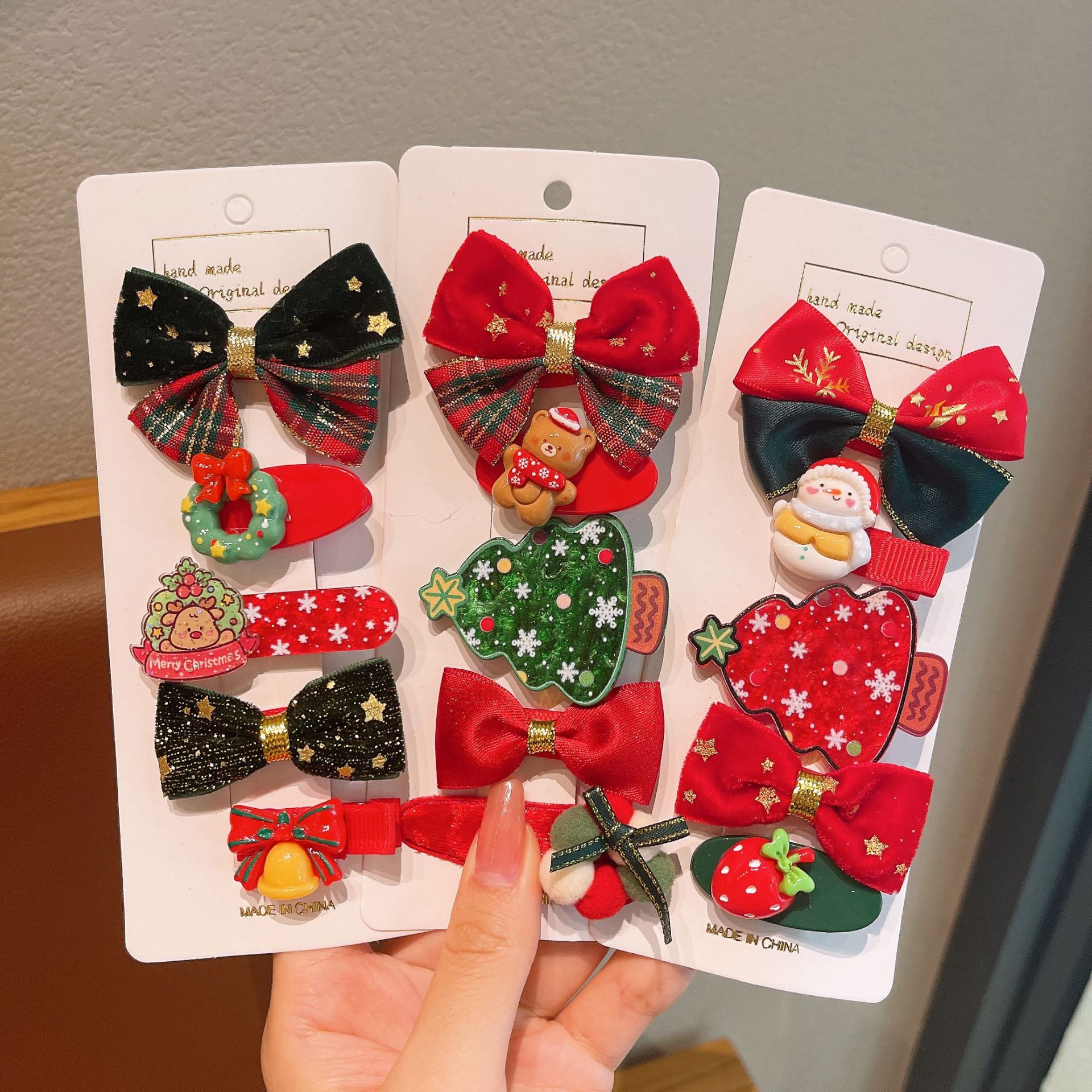 Christmas hair clips, children's bow hair clips, cute little girl snowman headwear, holiday outfit hair accessories full figure