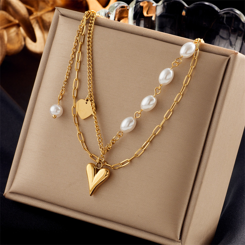 An irregular chain pearl heart-shaped pendant stainless steel double-layer necklace with a fashionable and niche design from Europe and America full figure