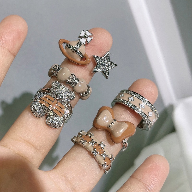 The Maillard style, milk tea color, fashionable, ins, versatile and trendy ring for students, retro and niche autumn and winter accessories Specification drawing