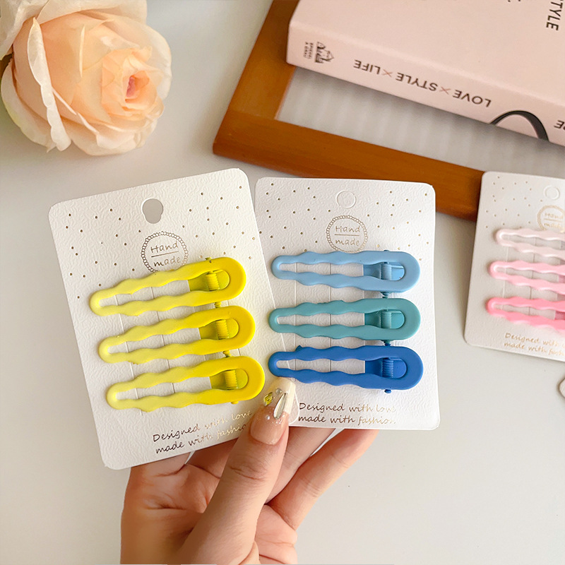Gradient candy-colored metal hair clips, wavy girl bangs clips, frontal side clips, clips, headwear, duckbill clips Application Scenario