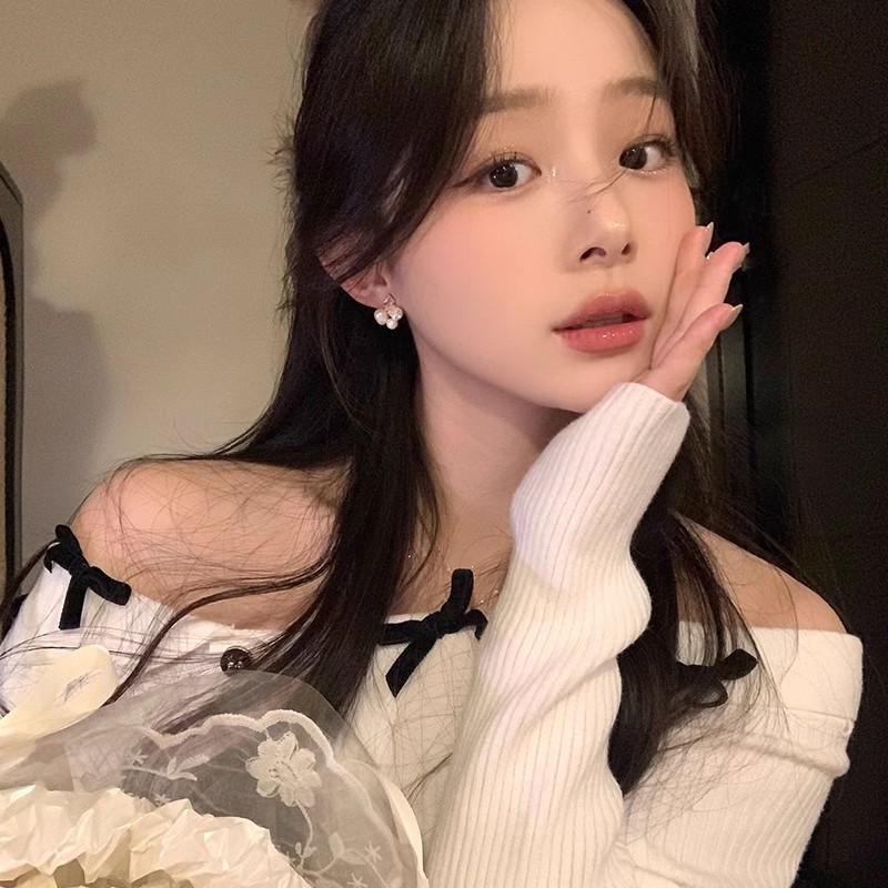 Xiaoxiang Square zirconia irregular pearl stud earrings for women, a niche high-end light luxury style earring, versatile earrings wholesale details Picture