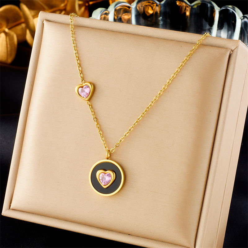 European and American fashionable and simple design, pink diamond heart-shaped round pendant chain, titanium steel gold-plated necklace full figure