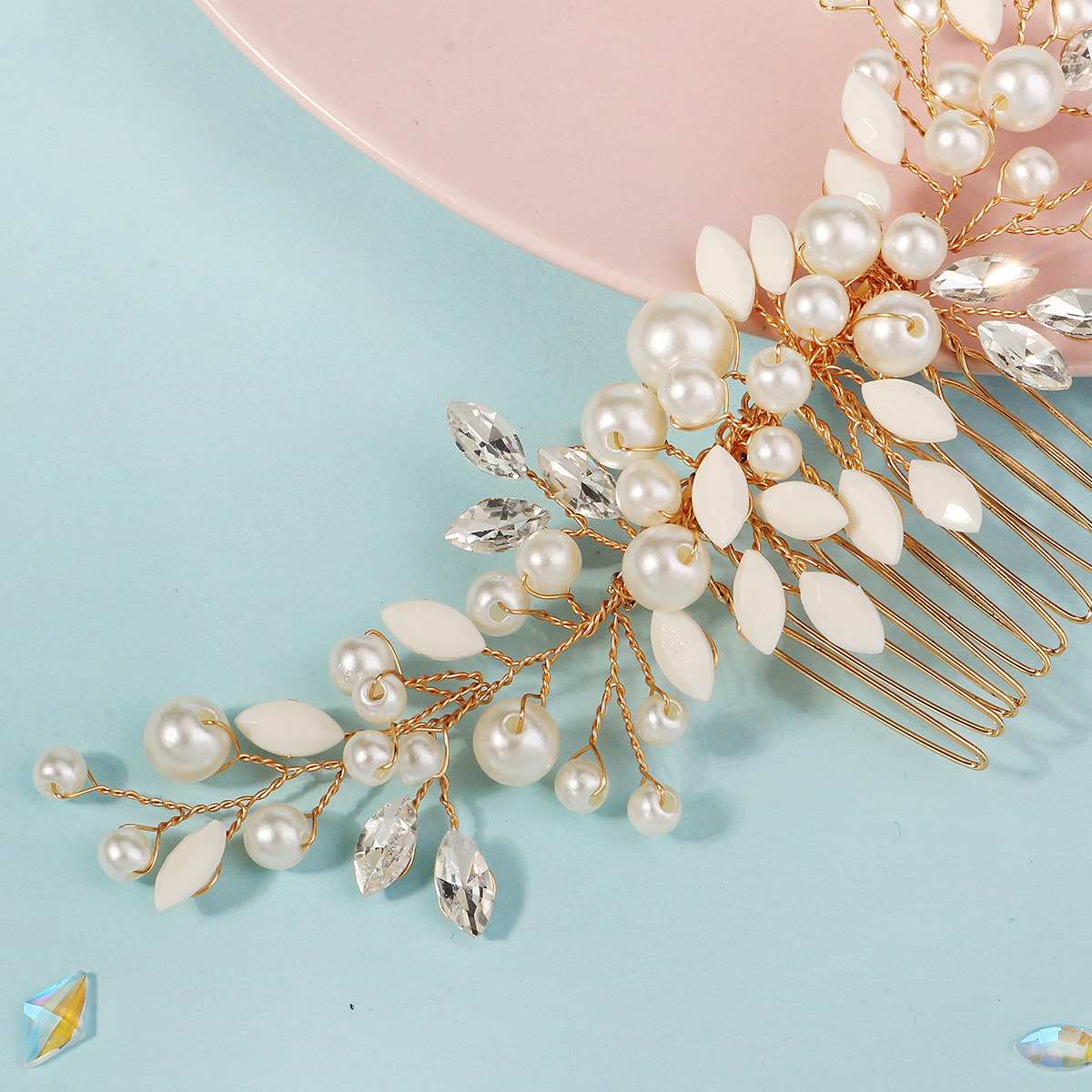 Cross-border new ancient-style elegant hair bun and comb, wedding, dance, party headwear and hair accessories, handcrafted rhinestone and pearl hair comb Application Scenario