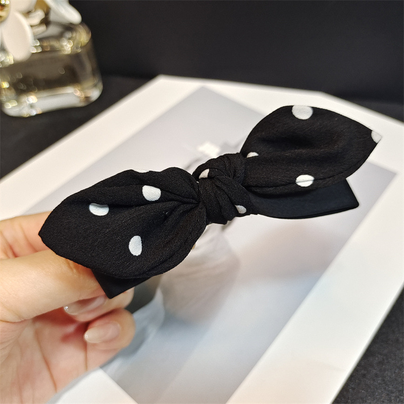 Retro and youthful ~ Black polka dot rabbit ear hairpins, flowing sea hair accessories, female top loose hair, adult side hair clips Application Scenario