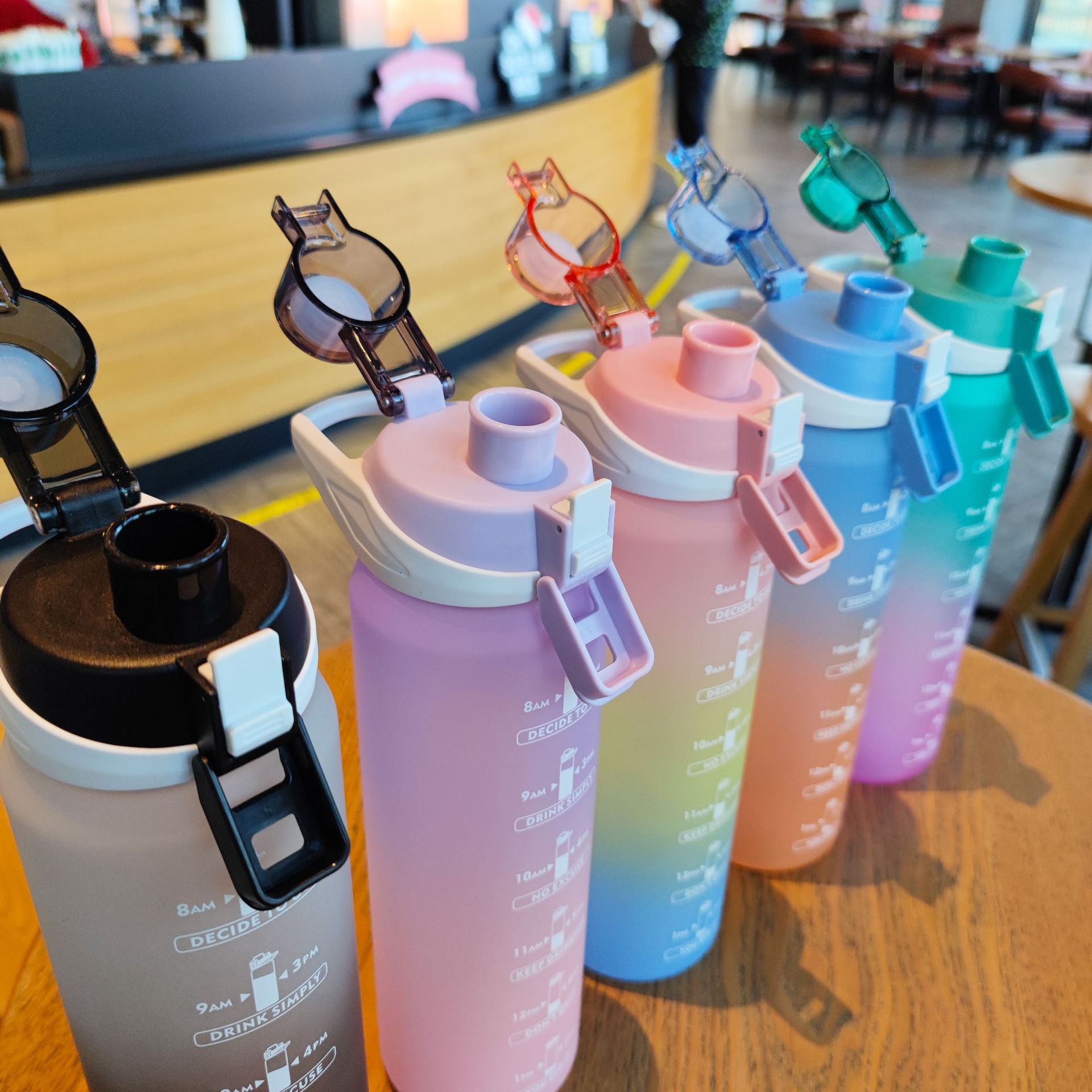 Summer scale gradient color plastic water bottle, frosted sports water bottle, portable handle, bouncy lid with tea strapping, portable cup details Picture