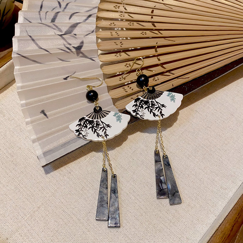 Chinese-style folding fan tassel earrings for women, new Chinese-style ancient-style fan earrings, high-end, niche and fashionable Hanfu earrings Specification drawing