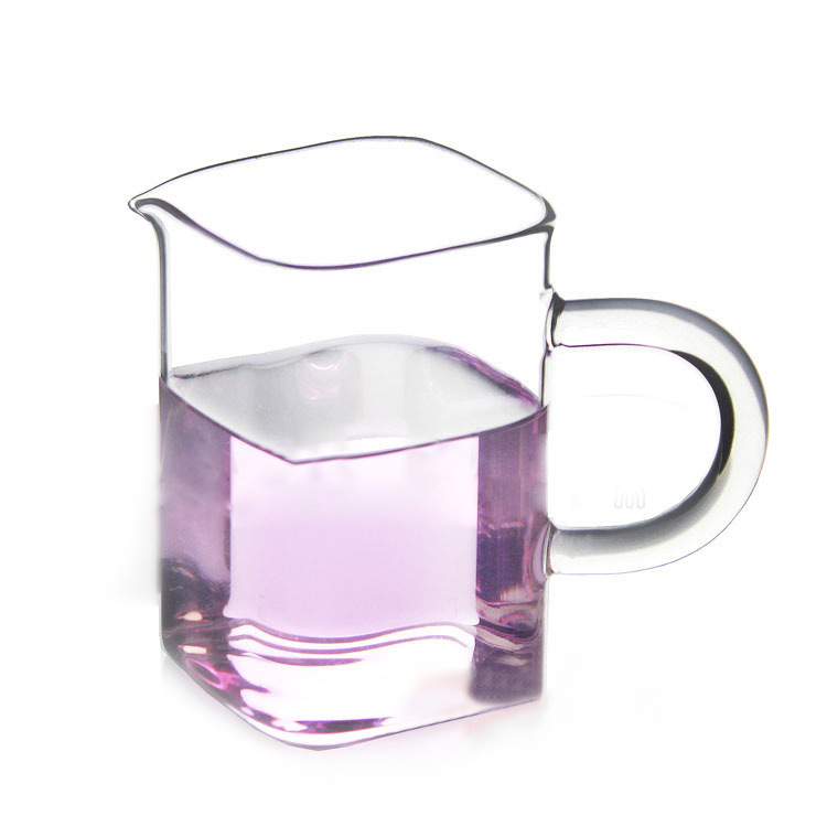 Wholesale hand-blown high borosilicate glass tea sets, tea sea square fair cups with handles, tea dispensers, and household reception cups Application Scenario