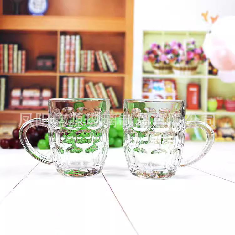 The manufacturer supplies two-piece sets of glass mugs in color boxes, cute little pineapple cups and beer mugs as event gifts Application Scenario