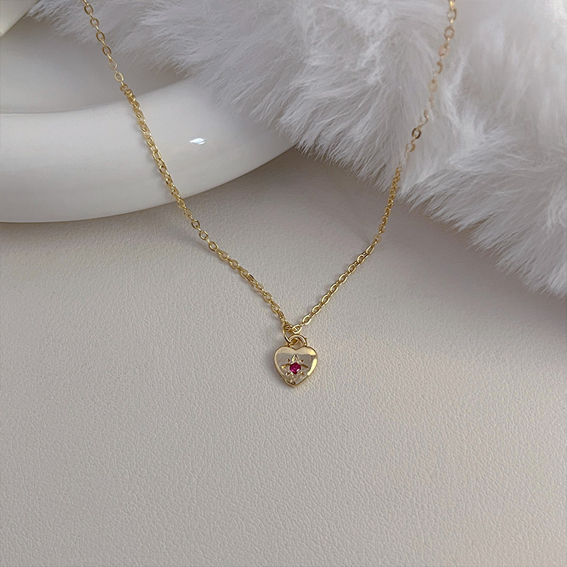 Zircon metal heart-shaped star pendant necklace, a unique, retro, versatile, simple and elegant neckchain collarbone chain for women details Picture