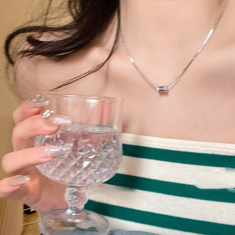 Cold style sparkling diamond small waist necklace, women's light luxury and niche style collarbone chain, 2023 new style details Picture