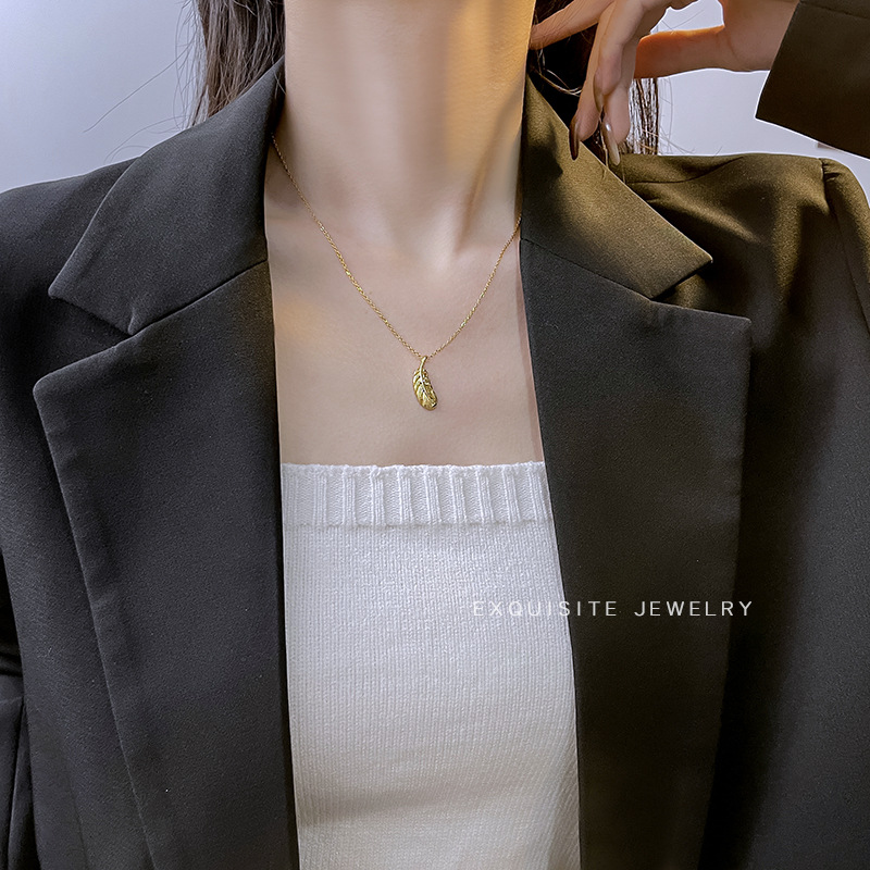 Golden small feather pendant titanium steel necklace for women in Instagram style, simple and individual, real gold electroplated collarbone chain, versatile accessory details Picture