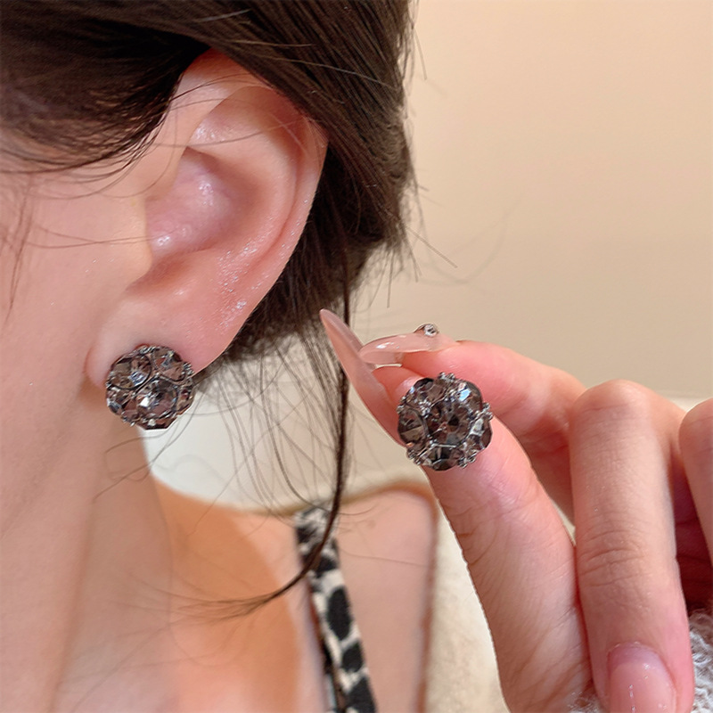 The gray-black rhinestone round ball earrings for women, a new 2025 bestseller, exude a sense of high-end retro stud earrings and are a light luxury accessory with a touch of elegance details Picture