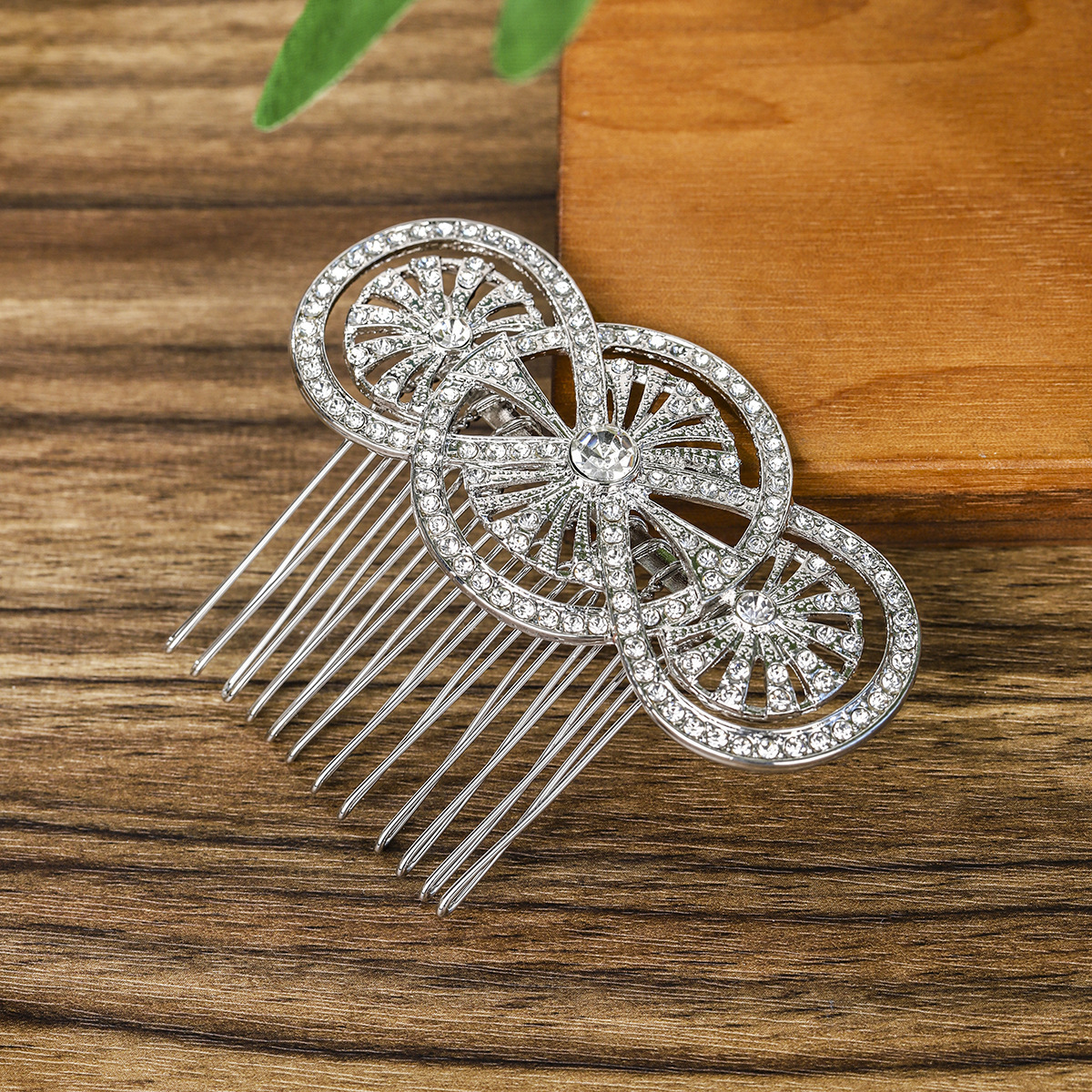 Cross-border bride accessories alloy insert comb, European and American style photo studio portrait headwear, wedding retro updo water diamond comb Specification drawing