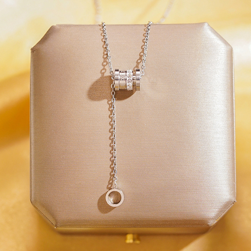 This fashionable and simple titanium steel natural-color fringed waist necklace is a unique and elegant, light luxury collarbone chain accessory that does not fade full figure