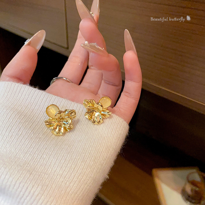 French metal cat's eye stone flower earrings, a light luxury, retro and high-end design for women, with a niche design, are popular ear accessories Specification drawing