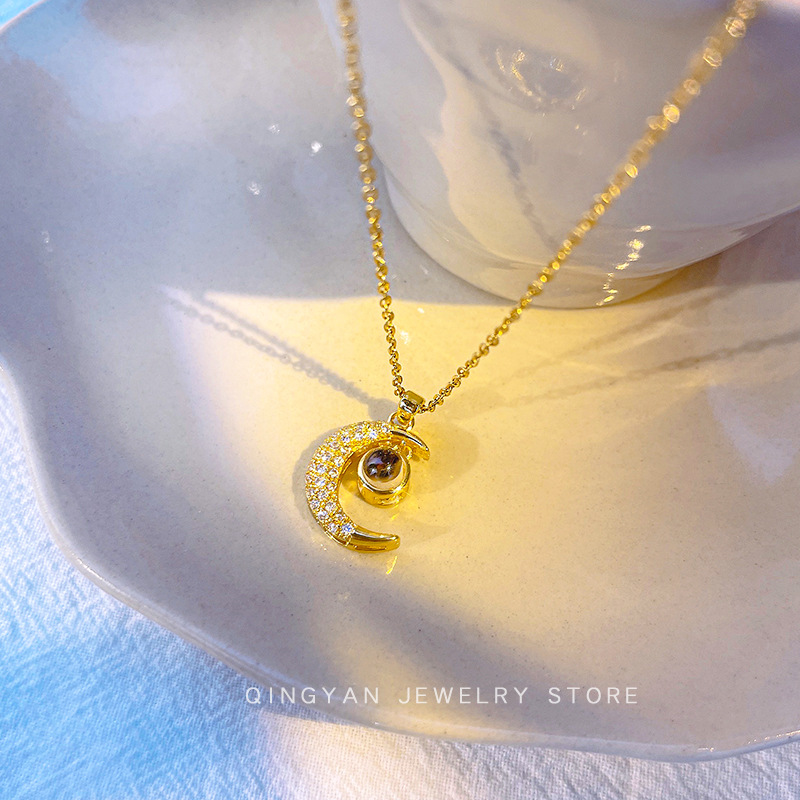 Cross-border best-selling fashion projection moon titanium steel necklace, a unique and elegant women's light luxury collarbone chain, a versatile accessory for Internet celebrities Specification drawing