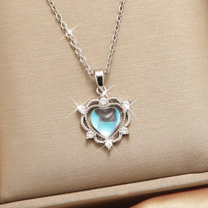 Titanium steel necklace, non-fading, women's summer light luxury niche design, high-end collarbone chain, popular fashion accessory wholesale details Picture