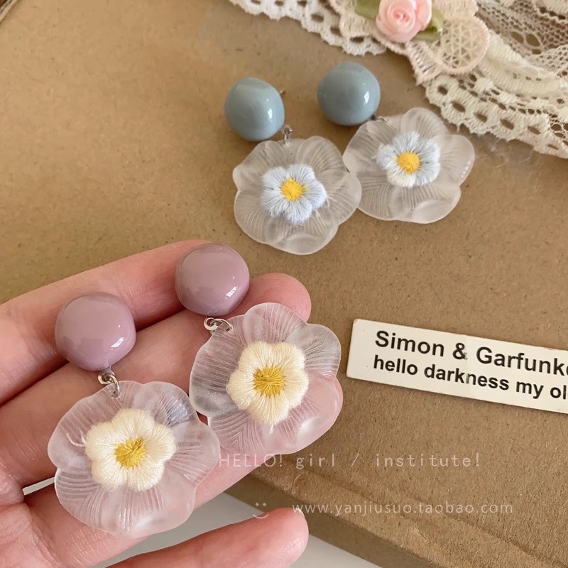 Transparent flower earrings suitable for summer, unique and unique for women, round face slimming, exaggerated earrings, and high-end stud earrings details Picture