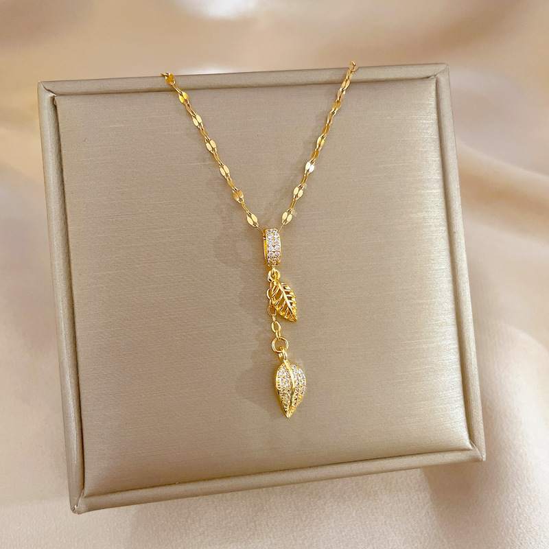 【 Titanium Steel 】 Fringed leaves, light luxury style, zircon collarbone chain, small and trendy on Instagram, retro titanium steel necklace Application Scenario
