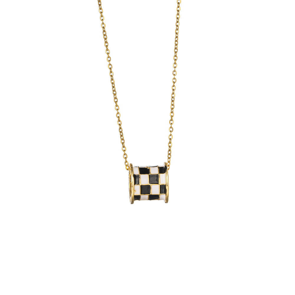 Fashionable and light luxury checkerboard checkered oil drip little waist titanium steel necklace, a rare and high-end titanium steel collarbone chain accessory for women Item Picture