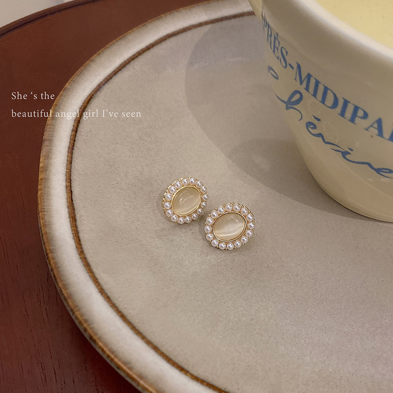 S925 Silver Needle French retro cat's Eye stone earrings are a light luxury and high-end design for women, versatile and simple, and are popular online earrings Application Scenario