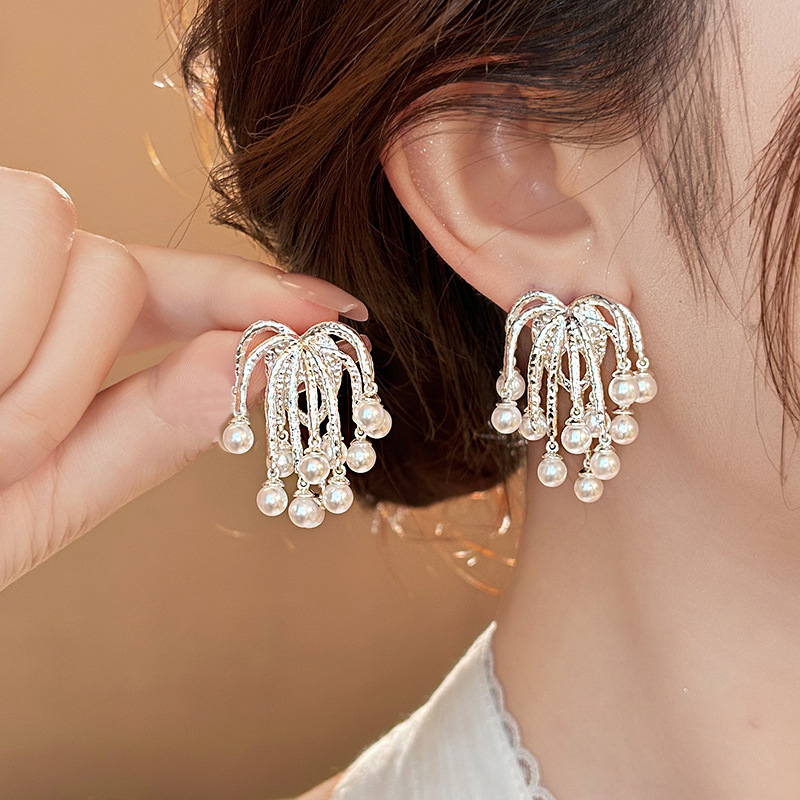 S925 Silver needle, a niche and high-end style, tassel fireworks waterfall earrings, women's fashion, versatile and elegant pearl stud earrings Application Scenario