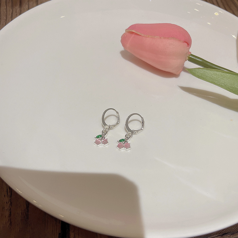 Sweet and cool style cherry ear buckles for girls, versatile and elegant pink cat's eye stone earrings, fresh and simple earrings wholesale Application Scenario