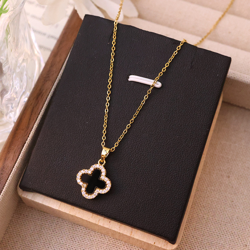 This stylish and commuting double-sided black and white four-leaf flower necklace exudes a sense of sophistication for women. It's a versatile zircon pendant and a sophisticated collarbone chain details Picture