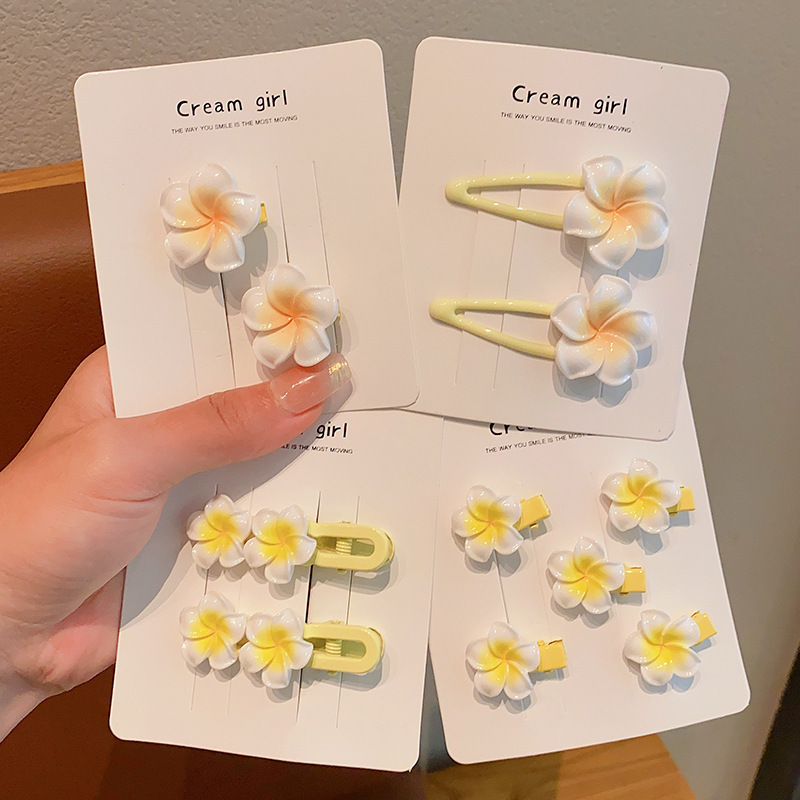 The new frellia hair clip features a forest-themed yellow flower on the ins side with a one-line bangs and a hair band for a stylish mix and match Application Scenario