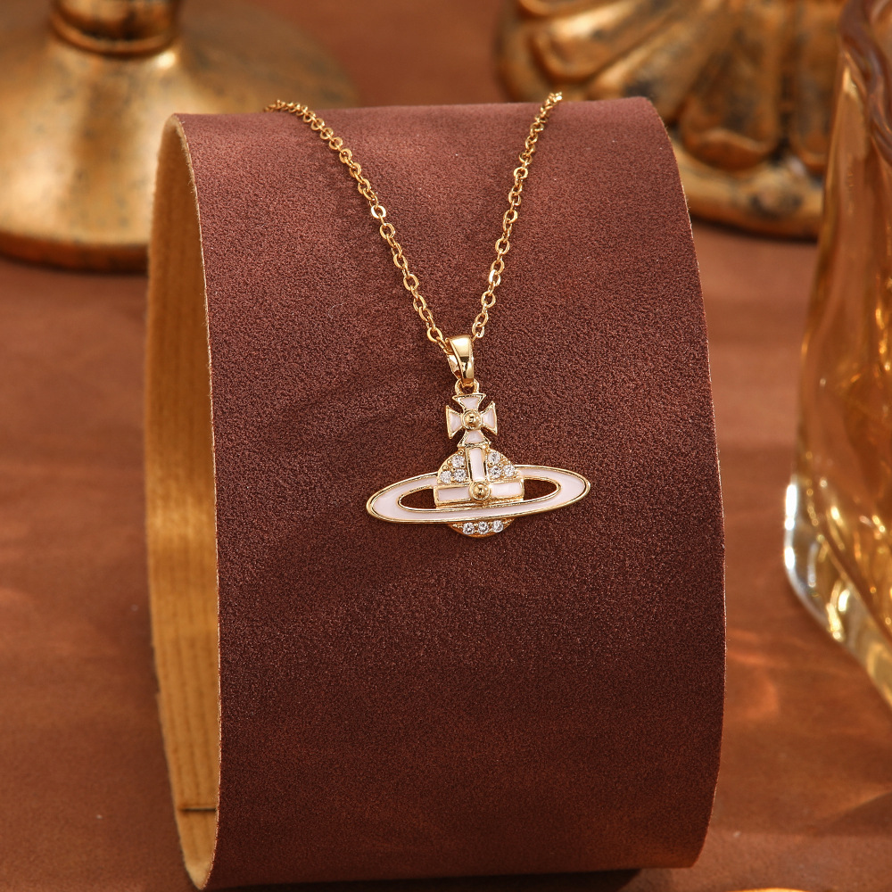 European and American light luxury style slightly inlaid zircon titanium steel necklace, female Queen of the West Planet Zircon exquisite fashion trend collarbone chain Application Scenario