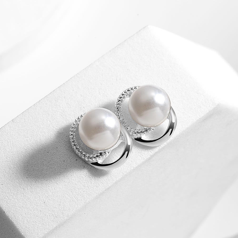 Cross-border best-selling pearl earrings, necklaces, wedding banquet dress accessories, exquisite three-piece set, bride jewelry Application Scenario