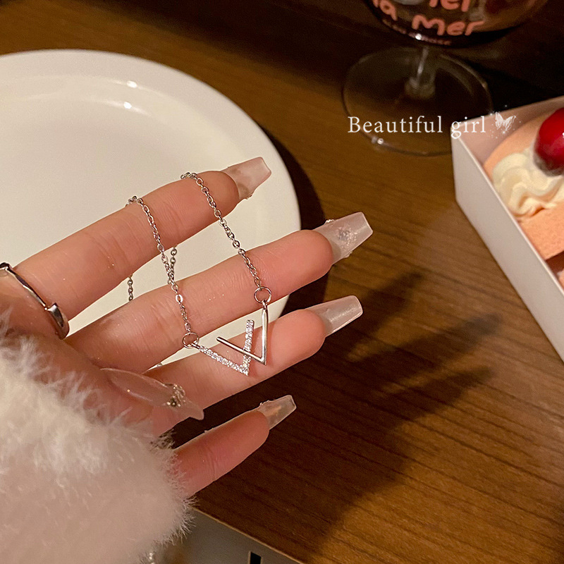 Exquisite full-diamond letter titanium steel necklace for women's ins, trendy and niche design, simple and versatile collarbone chain accessory wholesale Specification drawing