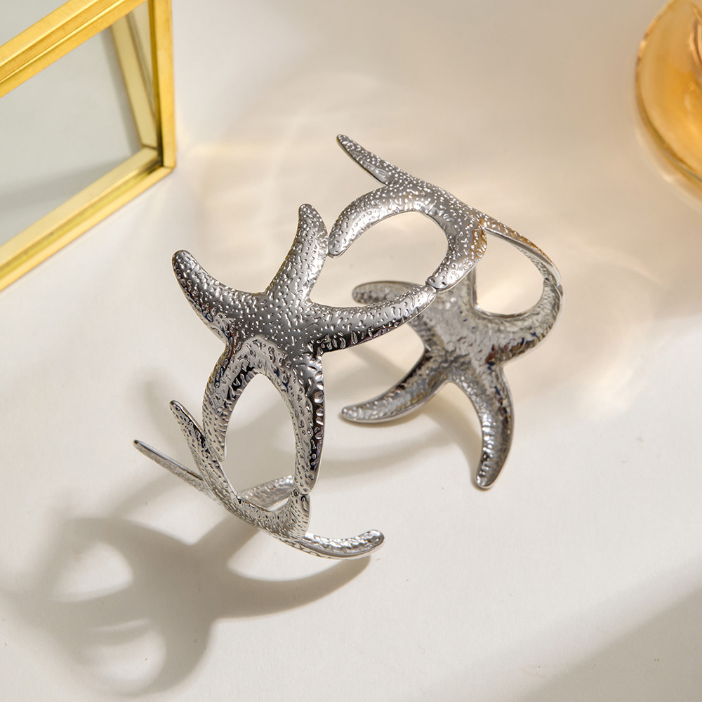 Cross-border e-commerce classic, exaggerated, personalized, retro vacation Starfish bracelet, simple style, versatile, European and American stainless steel bracelet Specification drawing